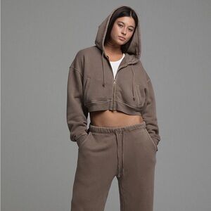 Elwood baby doll crop hoodie zip up dark brown